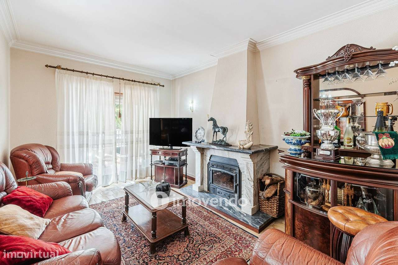 Moradia isolada T4, com garagem e áreas amplas, no Estoril - Grande imagem: 5/60