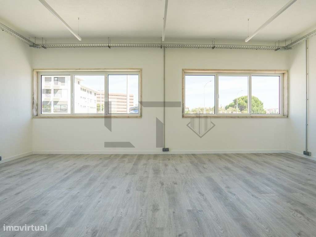 Prédio com Licença de Serviços para Arrendamento em Alfragide, Lisboa-12