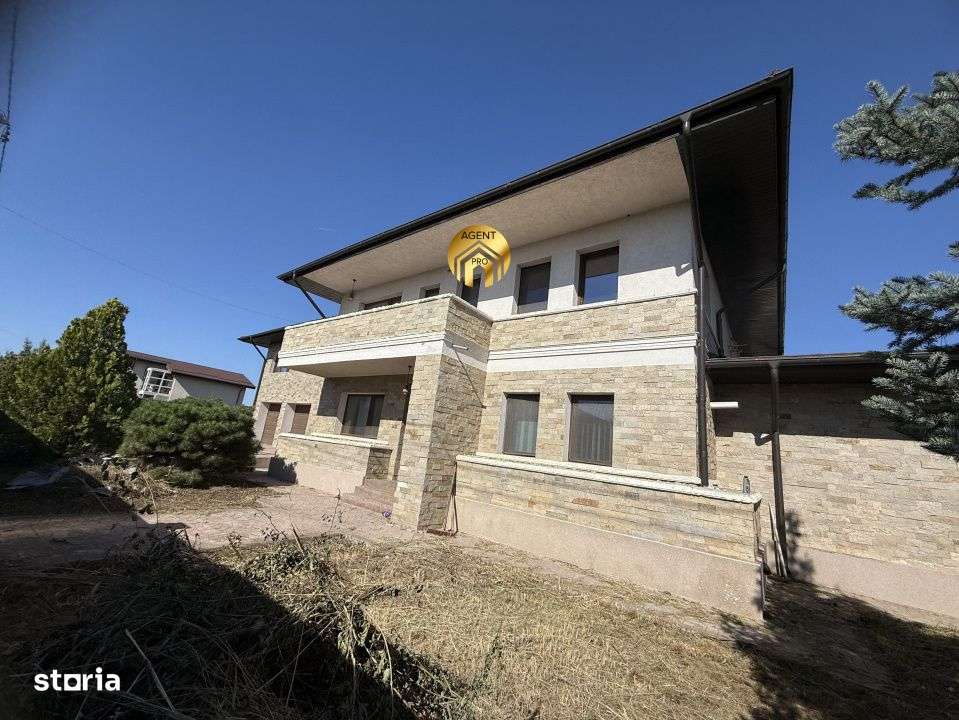 Vila spectaculoasa cu 2.000 mp curte verde, piscina si 800 mp utili - Imagine principală: 4/15