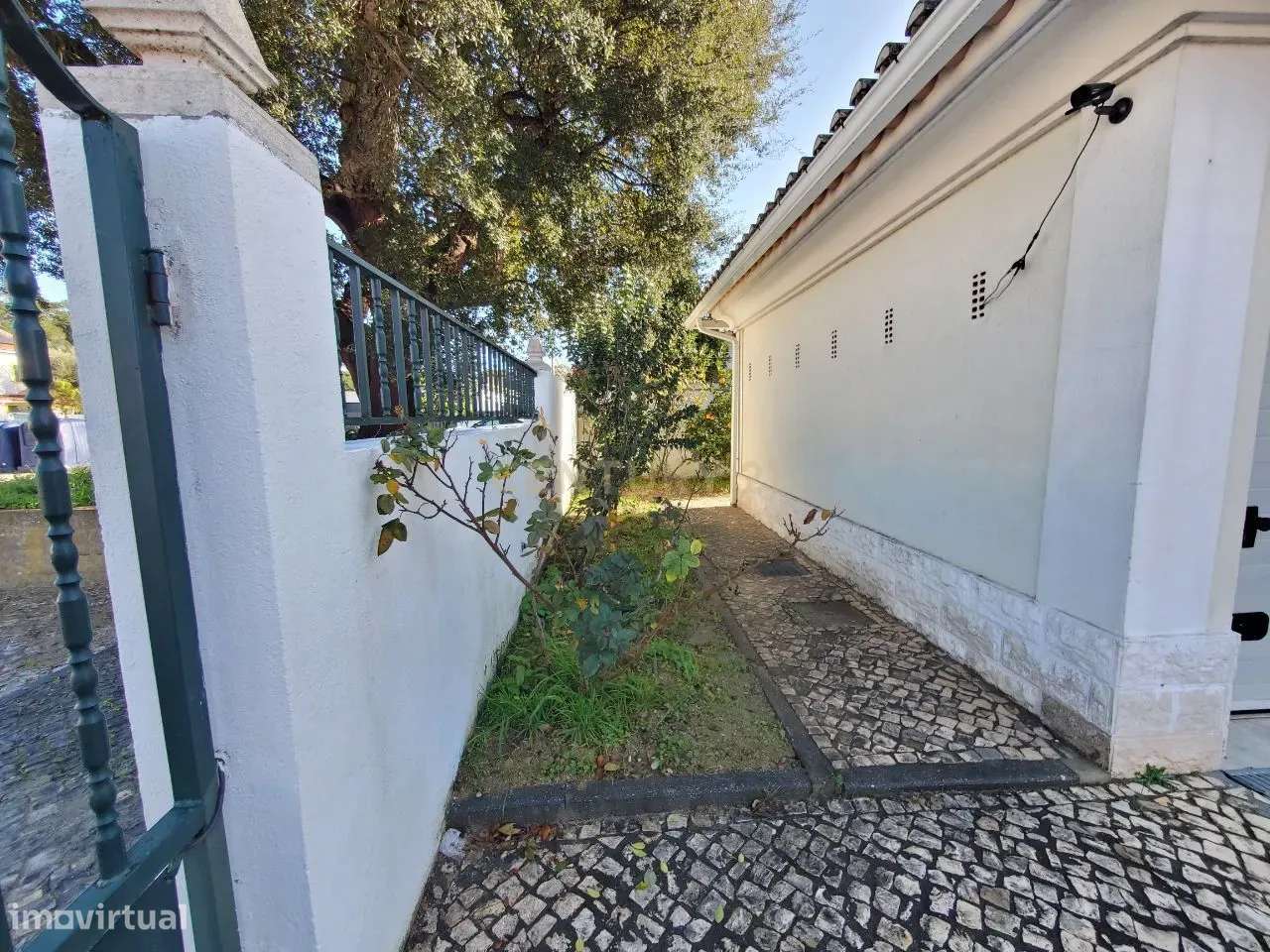 Espaço, conforto e qualidade — Moradia T4 no Vale da Rosa - Grande imagem: 4/34