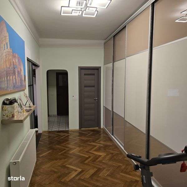 Vand apartament in vila mobilat si utilat complet - Imagine principală: 5/8