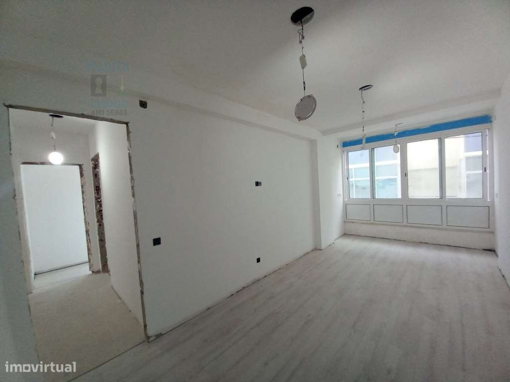 T4 Remodelado no Laranjeiro: Modernidade e Centralidade - Grande imagem: 4/41