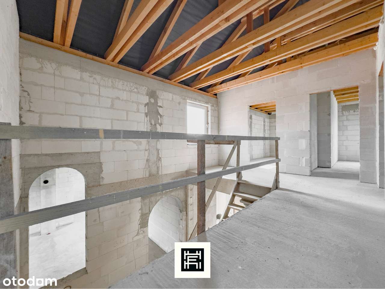 Posiadłość na przedmieściach z potencjałem - Czy to będzie Twój Dom?-10