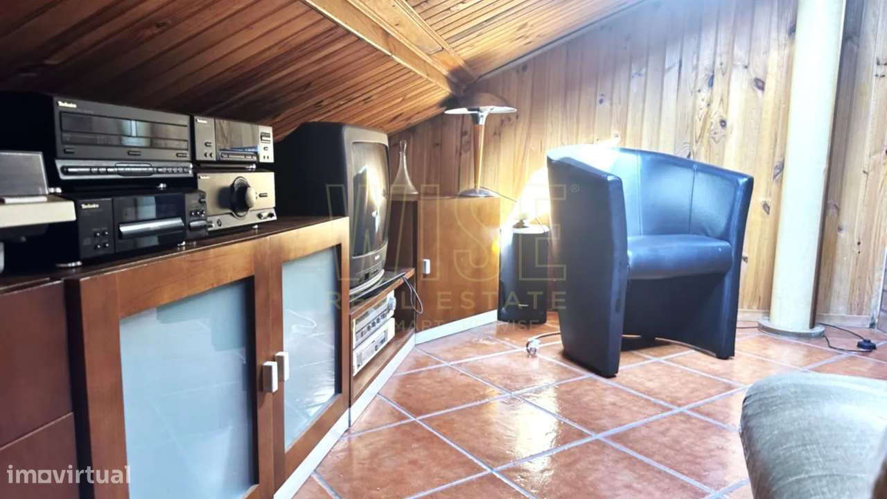 Apartamento T2 com sótão (T1) independente-10