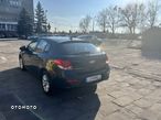 Chevrolet Cruze 1.6 Base - 4