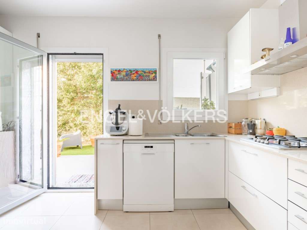 Apartamento T2 com jardim privativo e garagem em S. Vicente - Grande imagem: 2/25