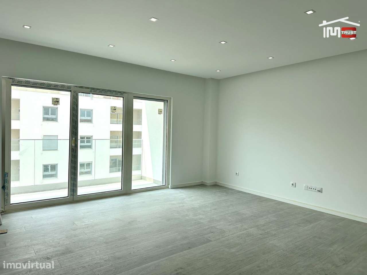 Incrivel Apartamento T3 com Varandas, Garagem e Arrecadação-27