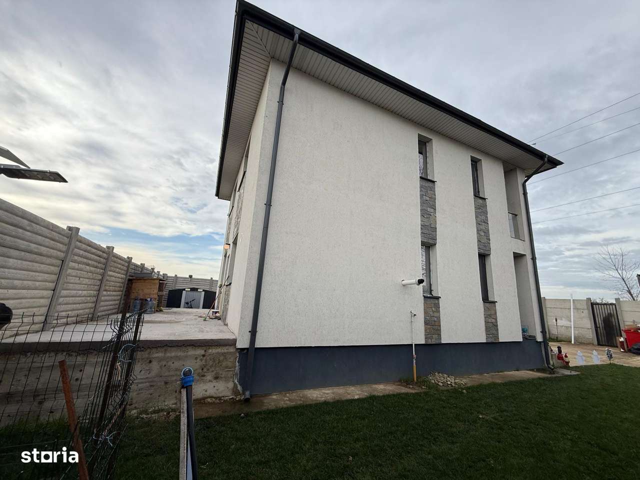 < Casa individuala P+1E > 4 camere 2 bai teren 405mp MUTARE IMEDIATA-3