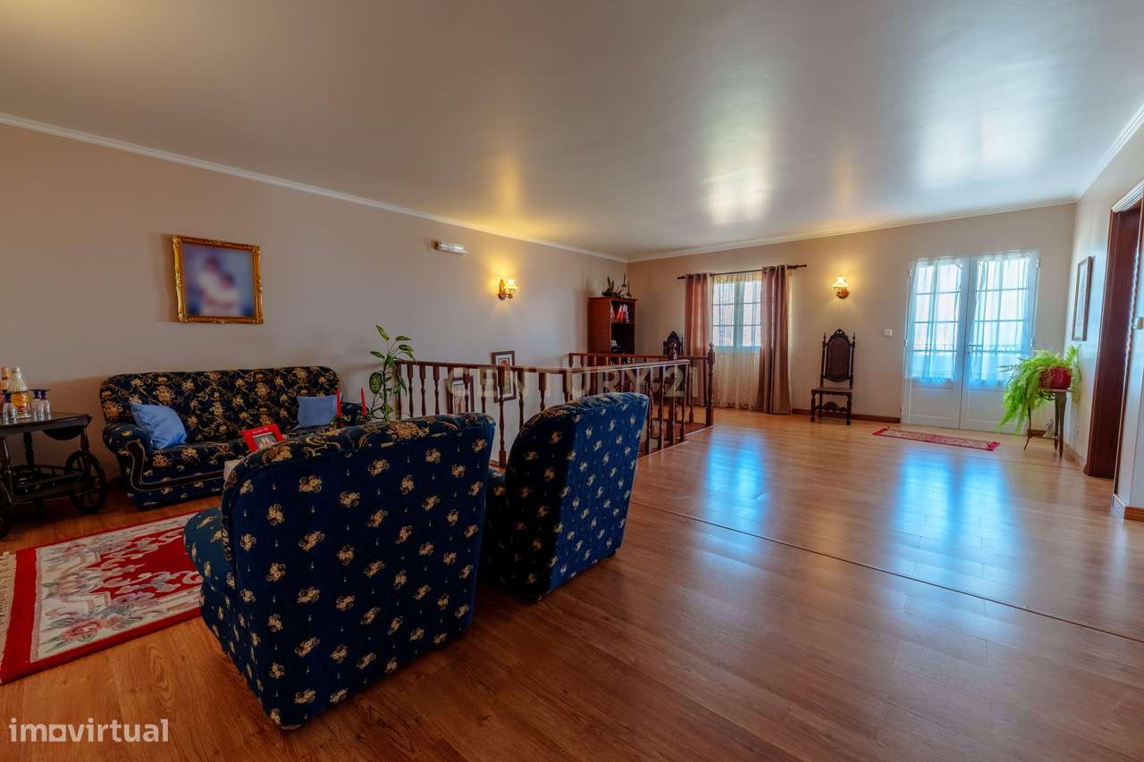 Moradia T4 com 2.971 m² de Terreno e Vista Panorâmica-38