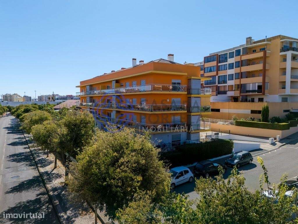 Apartamento T4 com 2 lugares de estacionamento, arrecadação e dois ter-23