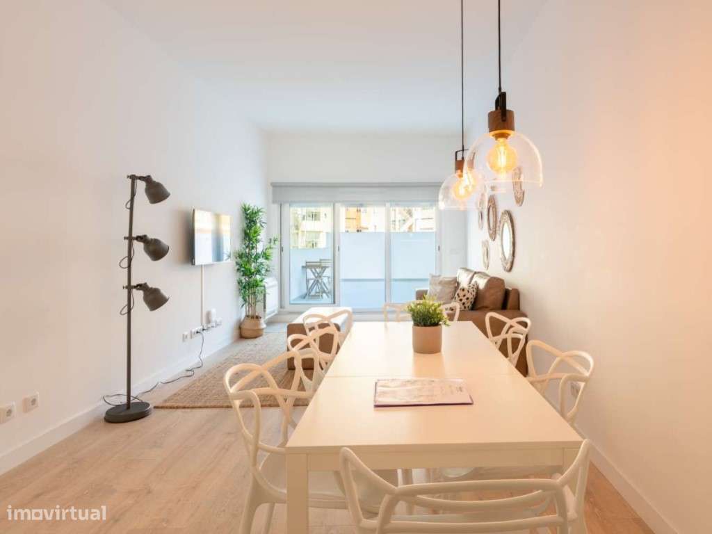 Apartamento T3 renovado, com terraço junto ao Campo Santana - Grande imagem: 2/30