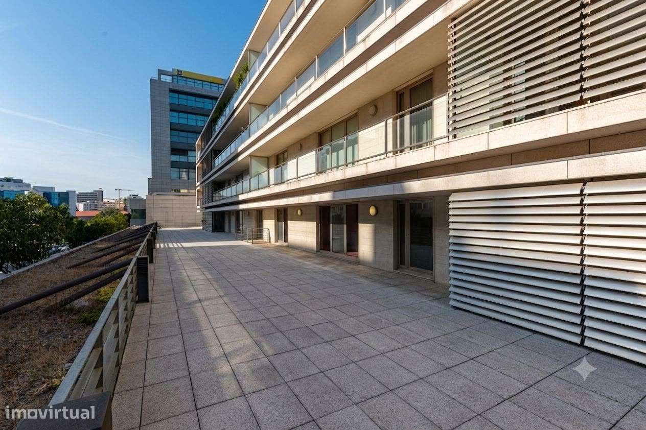 Apartamento T5 com 4 casas de banho e garagem-45