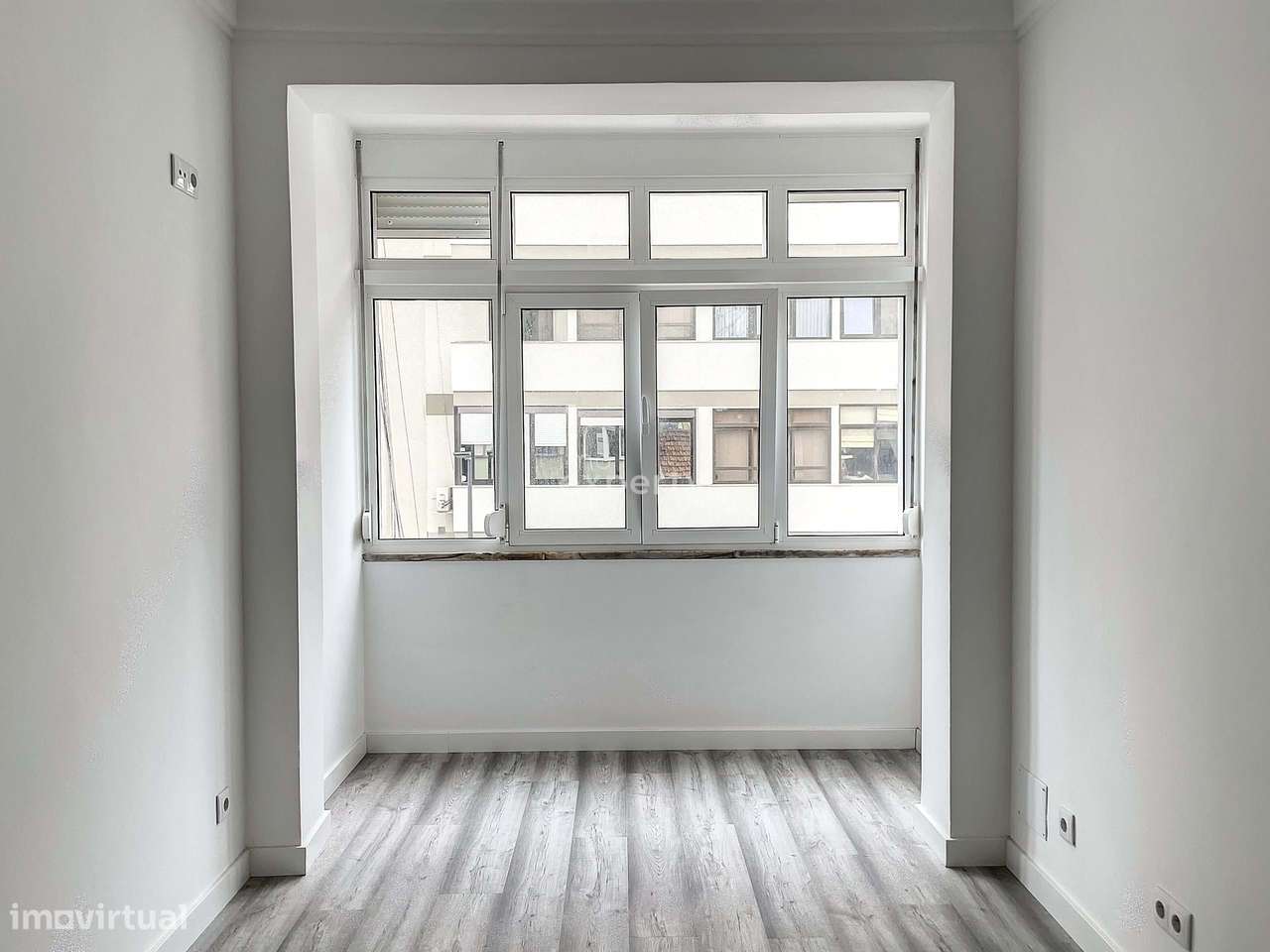 Apartamento T2 Remodelado na Ajuda, Lisboa-16