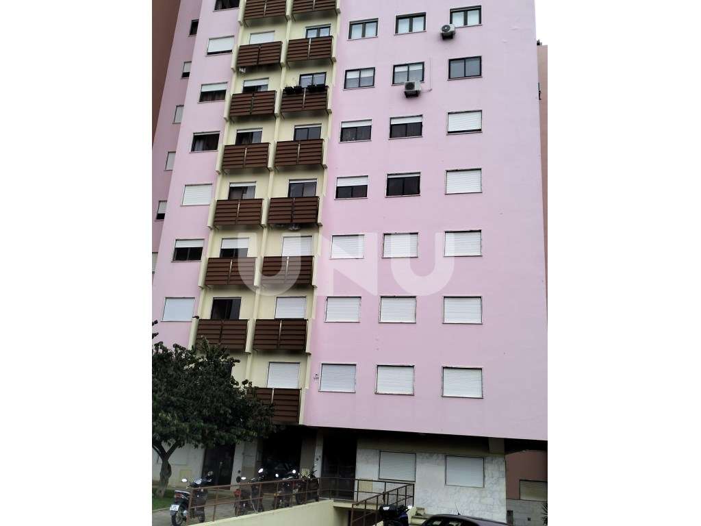 Apartamento T3 com boas áreas, em São Marcos, com suite e lareira-29