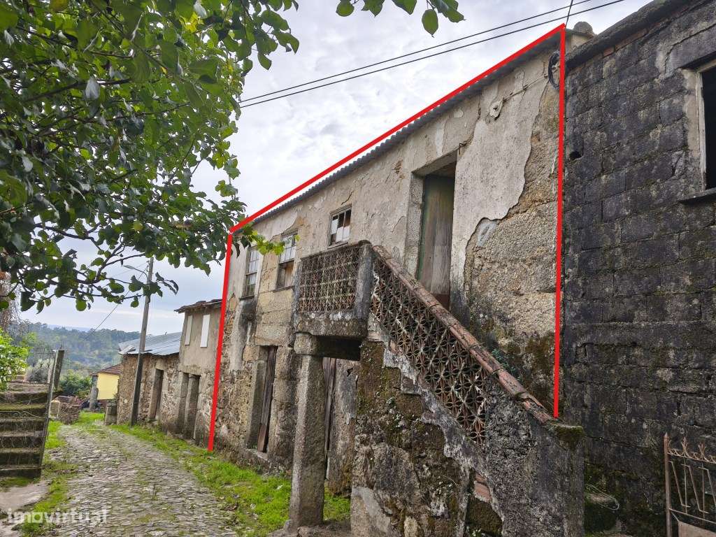 Casa antiga, em pedra, para recuperar.-3