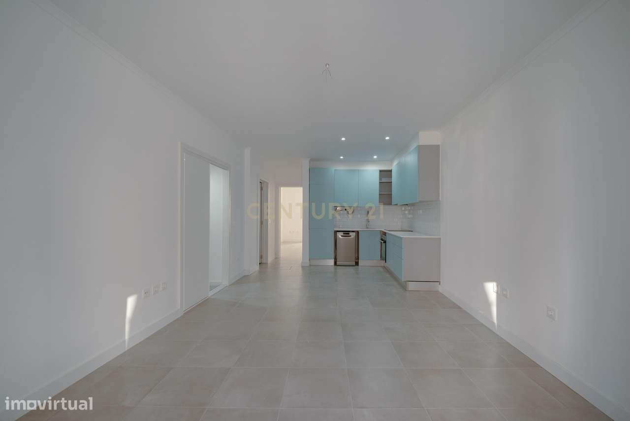 Prédio c/ 2 apartamentos (T1 e T2) com Pátio e Terraço - Centro Histór-7