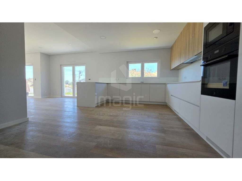 MORADIA T5 TÉRREA NOVA em SANTO ISIDORO - Grande imagem: 4/27