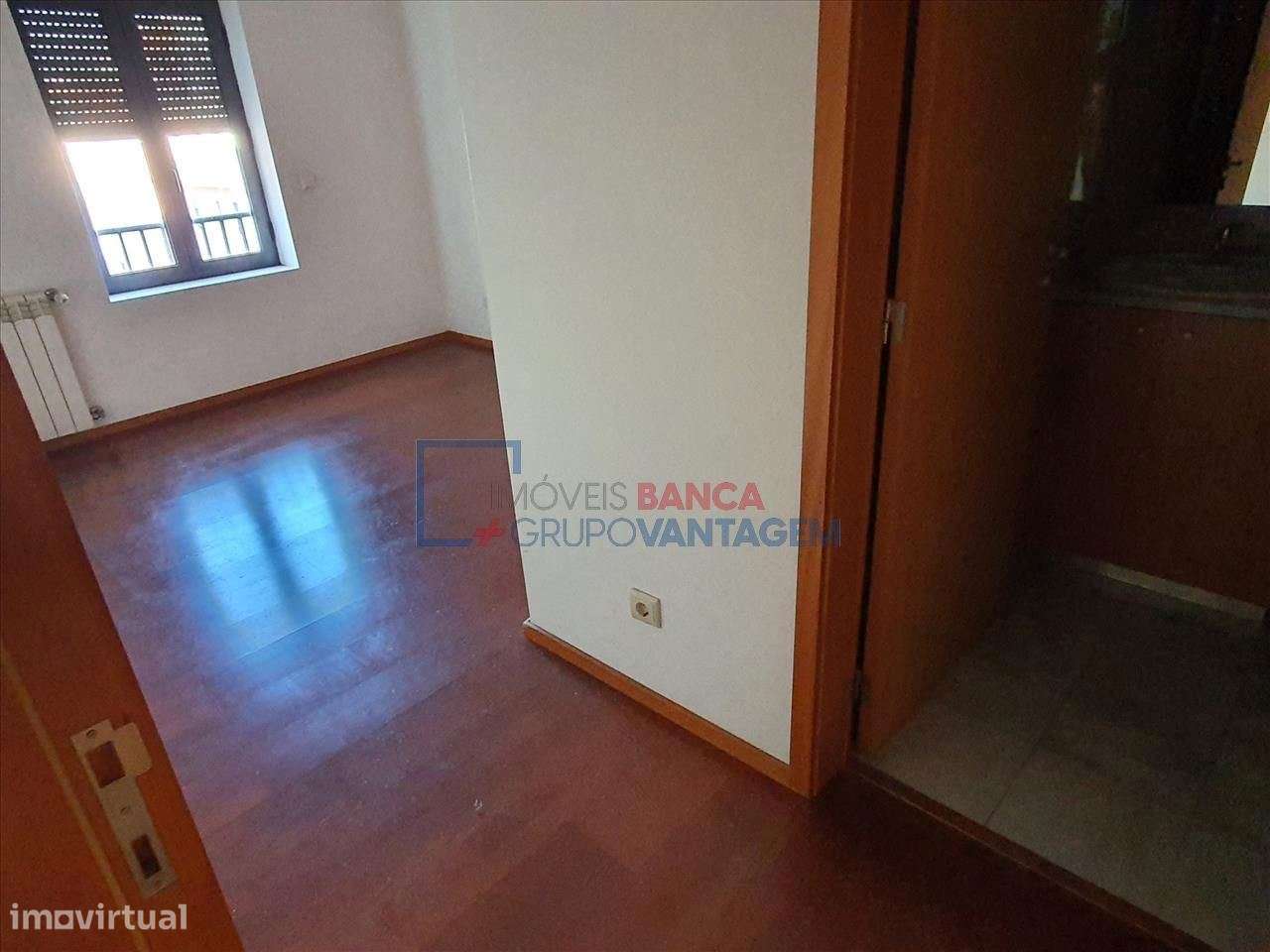 Apartamento T2 C/Lugar de Garagem e Arrumos - Grande imagem: 4/15