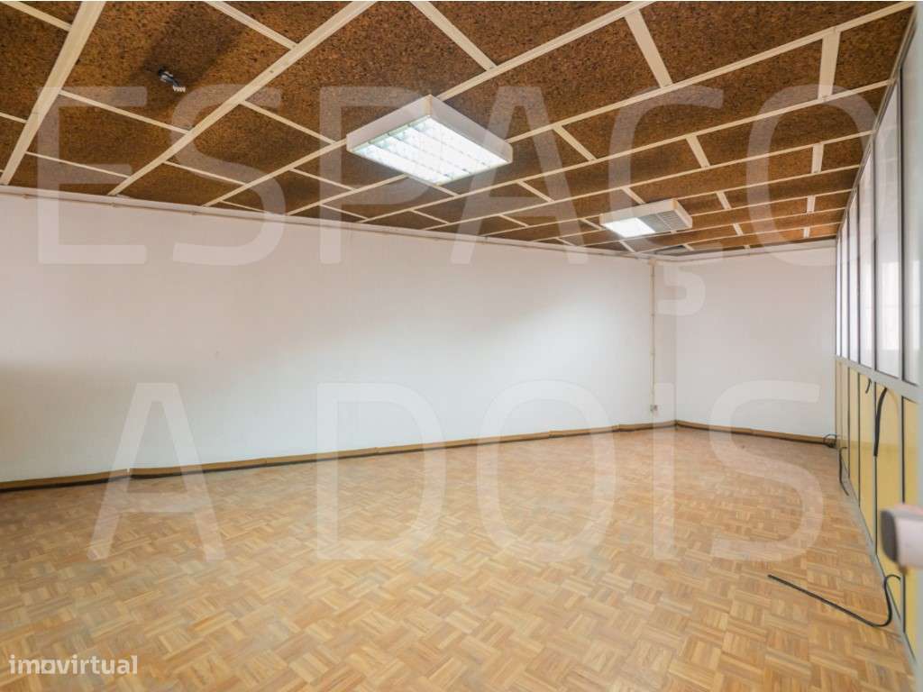 Armazém Amplo; com 2 Pisos! Boa Localização, próximo do Centro da A...-33