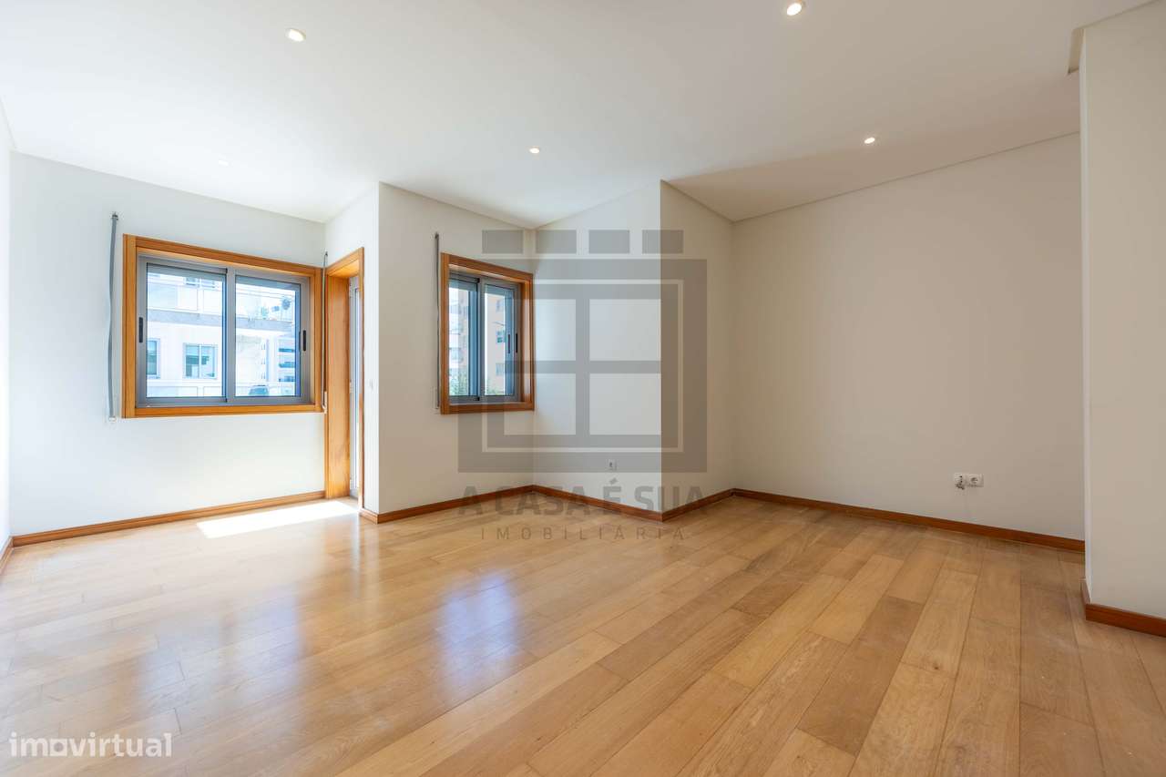 Apartamento T2 na urbanização dos Passionistas, S. M. Feira-6