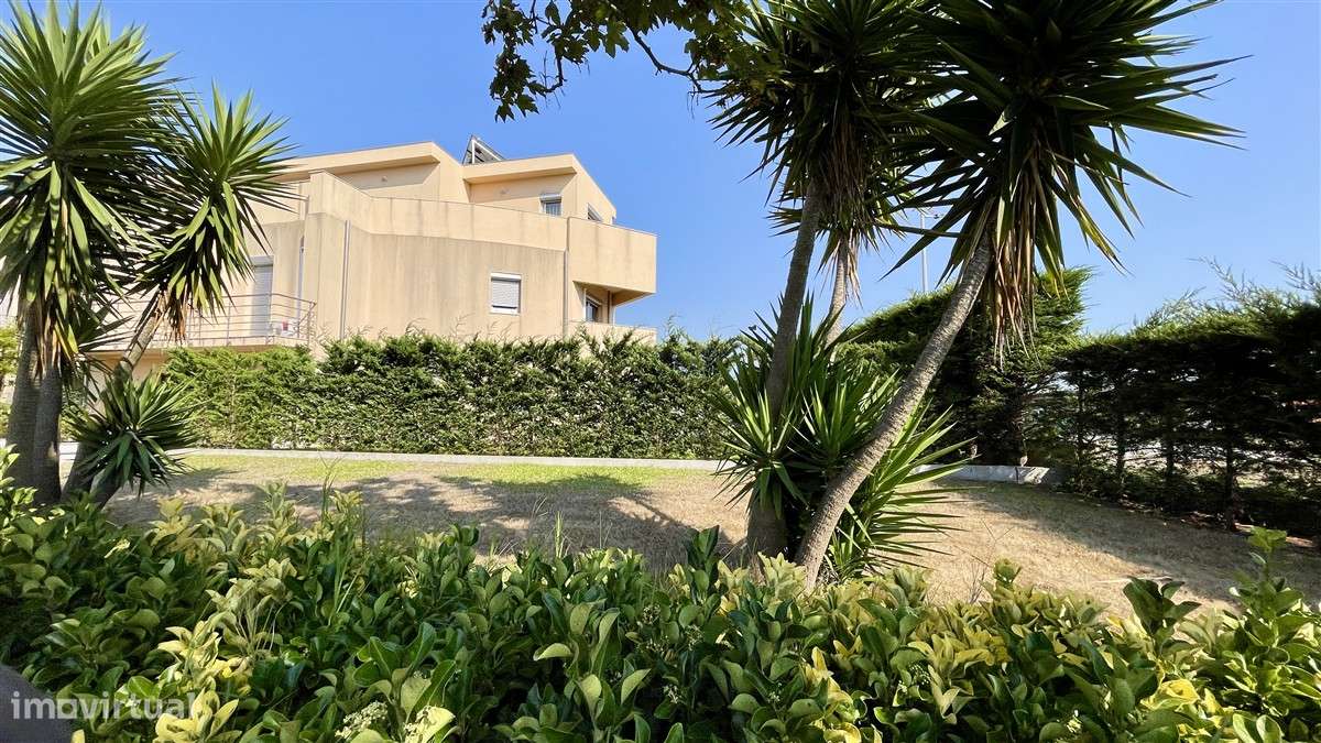 Moradia T4-Póvoa de Varzim-Centro-Acessos-2 Garagens Fechadas-29