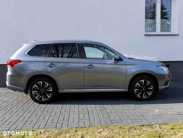 Mitsubishi Outlander 2.0 4WD Plug-In Hybrid Top - 7