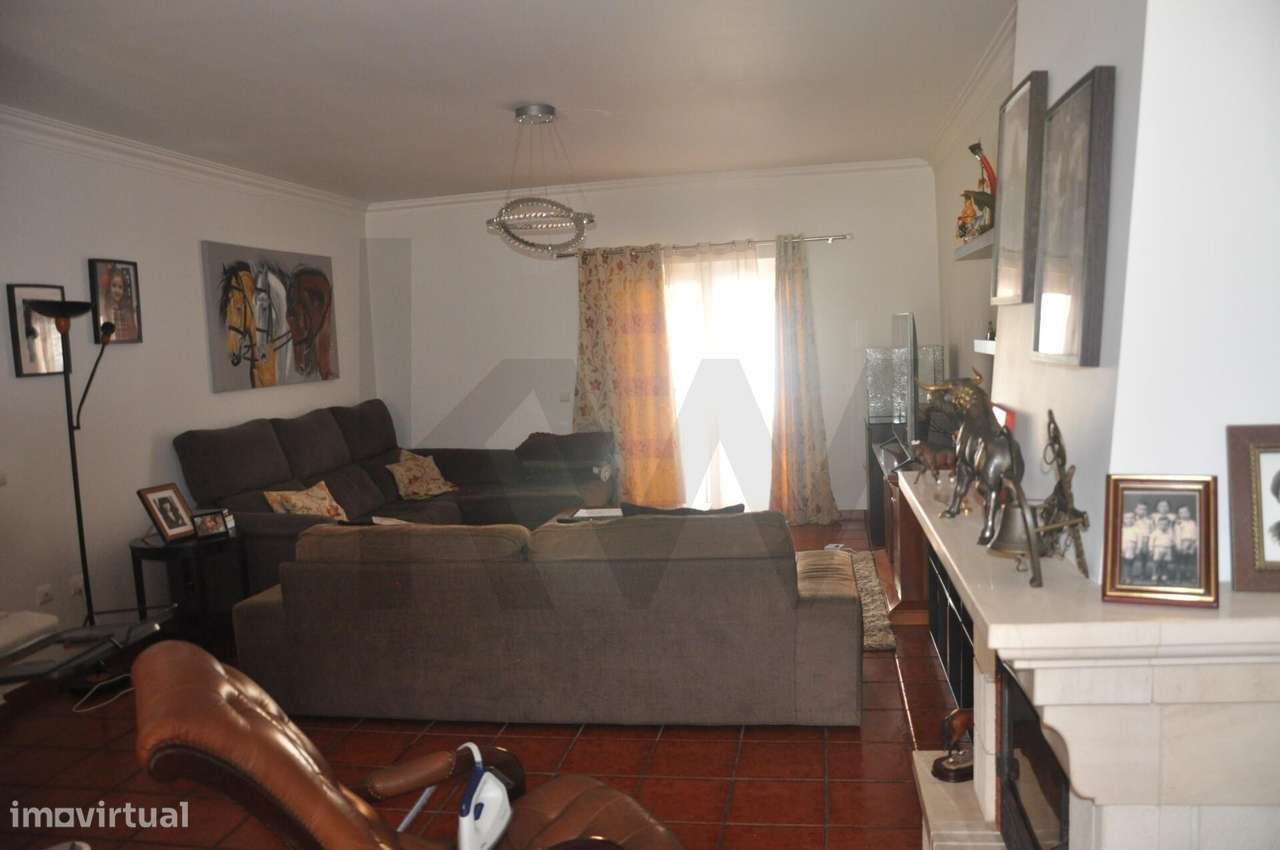 Moradia T3 com Espaço Exterior Generoso e Excelentes Acessos junto à P - Grande imagem: 5/30