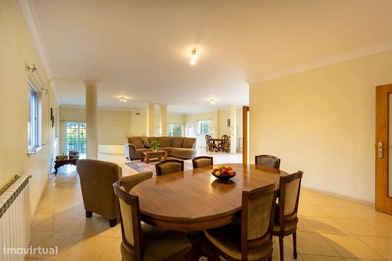 Espaço, conforto e qualidade — Moradia T4 no Vale da Rosa-7