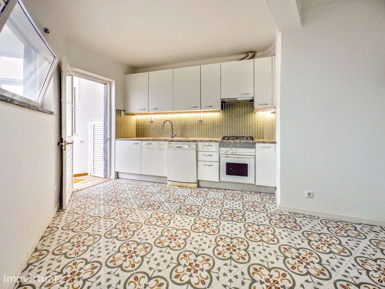 Apartamento T3 totalmente renovado na baixa de Olhão - Grande imagem: 3/18