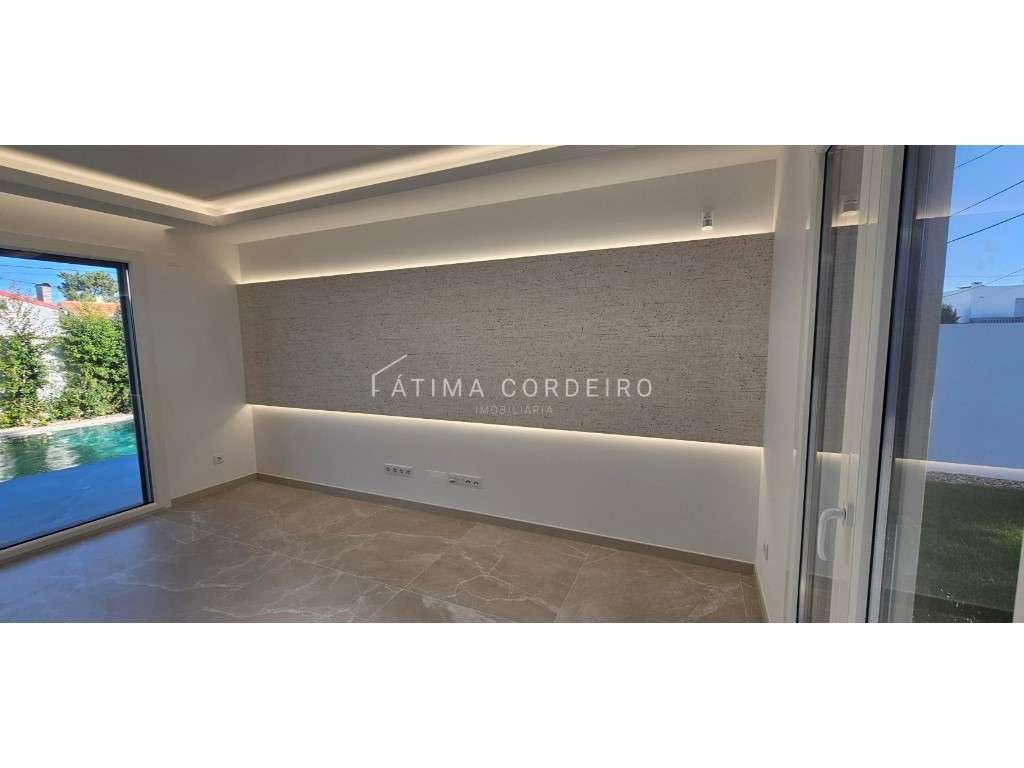 Excelente Moradia T3 Isolada com Piscina e garagem com acabamentos ...-14