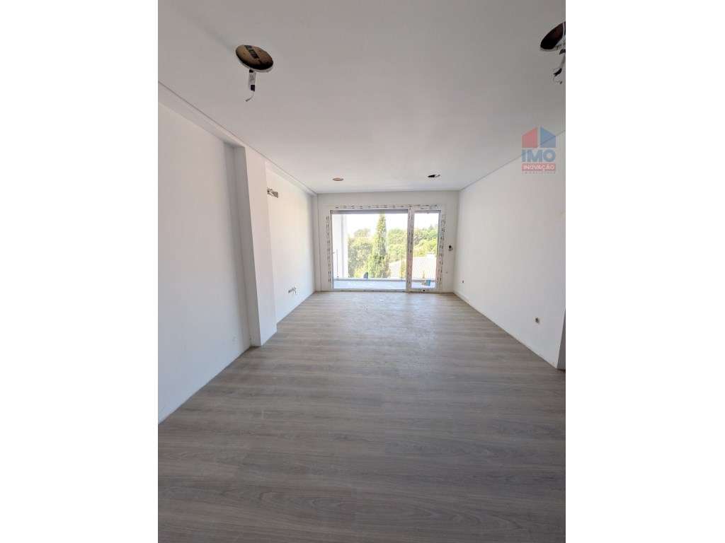 APARTAMENTO T1 NOVO | CONDOMÍNIO FECHADO | VISTA MAGNÍFICA-0