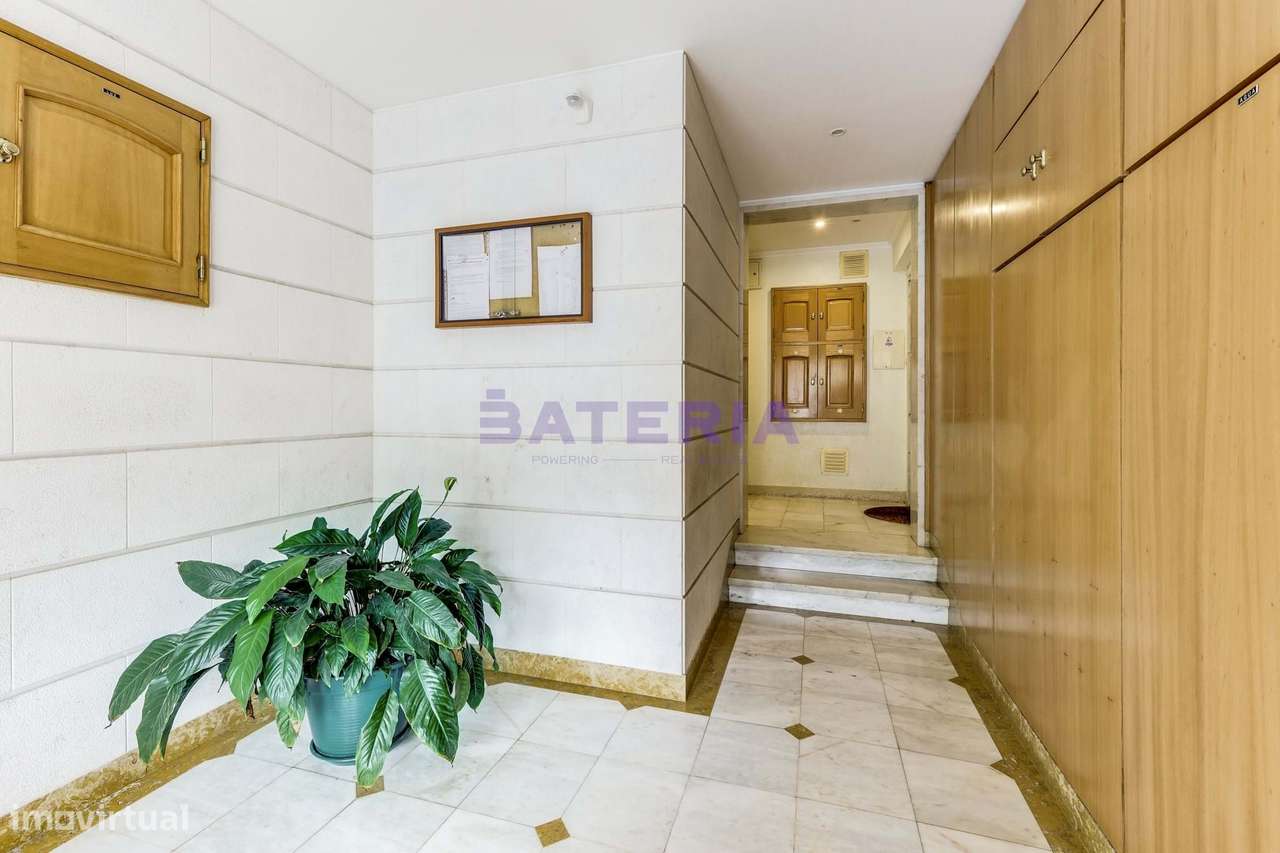 T2 com Suite, estacionamento e arrecadação em Massamá-20