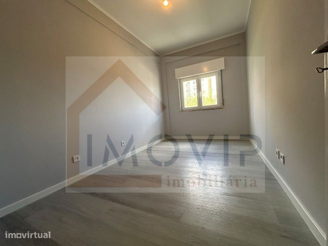 Apartamento T3 TOTALMENTE REMODELADO EM LOURES-16