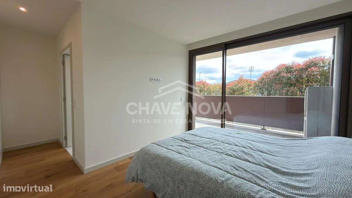 Apartamento T3 Novo c/ 2 Lugares de Garagem em Oliveira do Douro-14