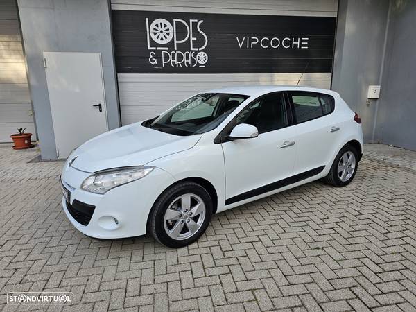 Renault Mégane 1.5 dCi Dynamique - 4