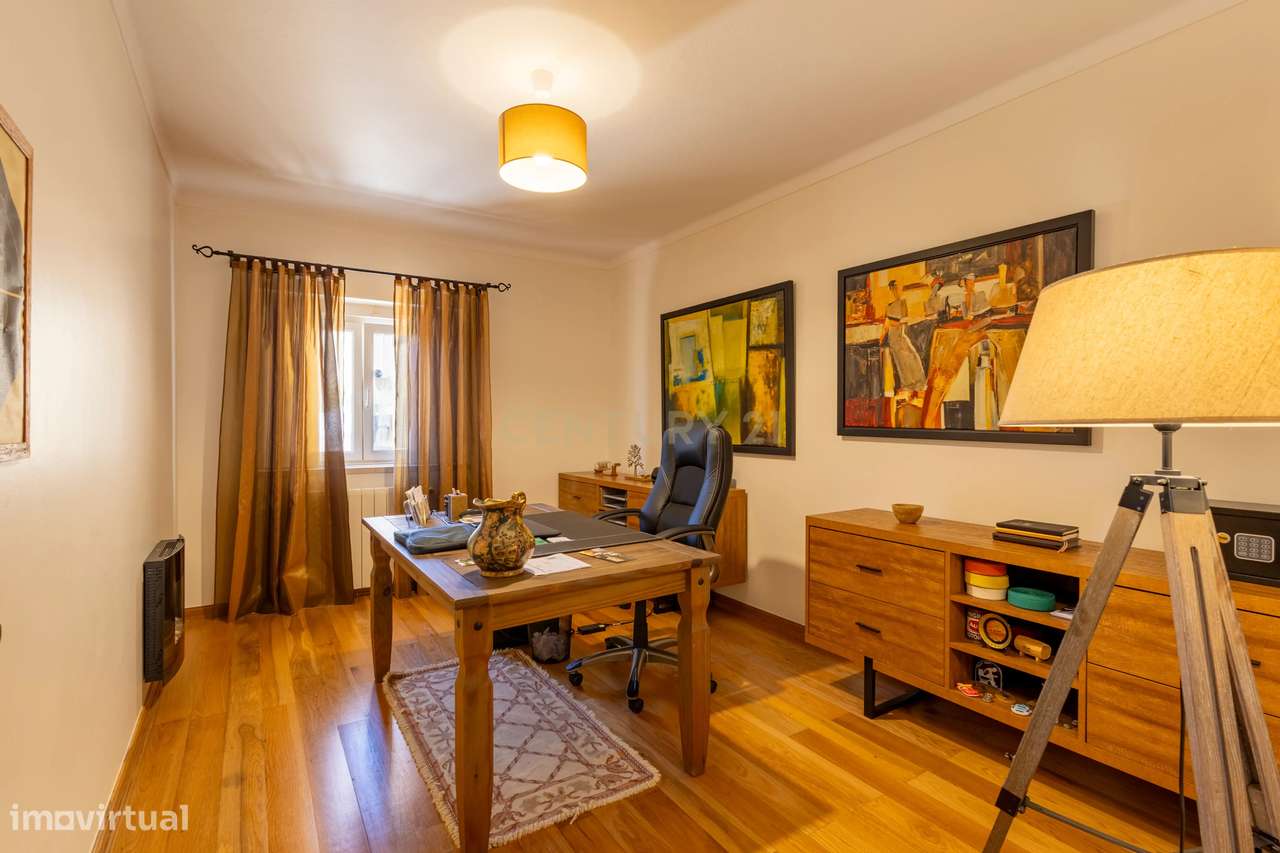 Moradia T5 Térrea com Piscina, Garagem e Lote de 2000 m² – Venda do Al-24