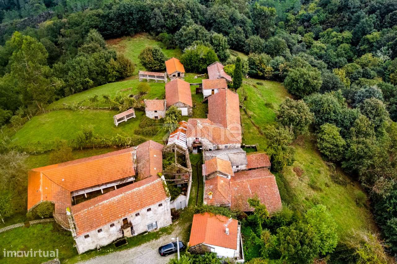 Quinta com dependências e terreno no aldeamento da Seara - Montalegre - Grande imagem: 5/41