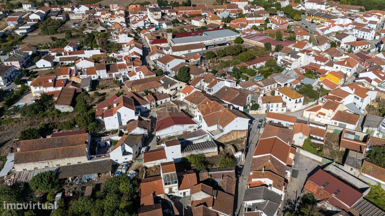 Prédio Urbano em Ruína em Labrugeira-20