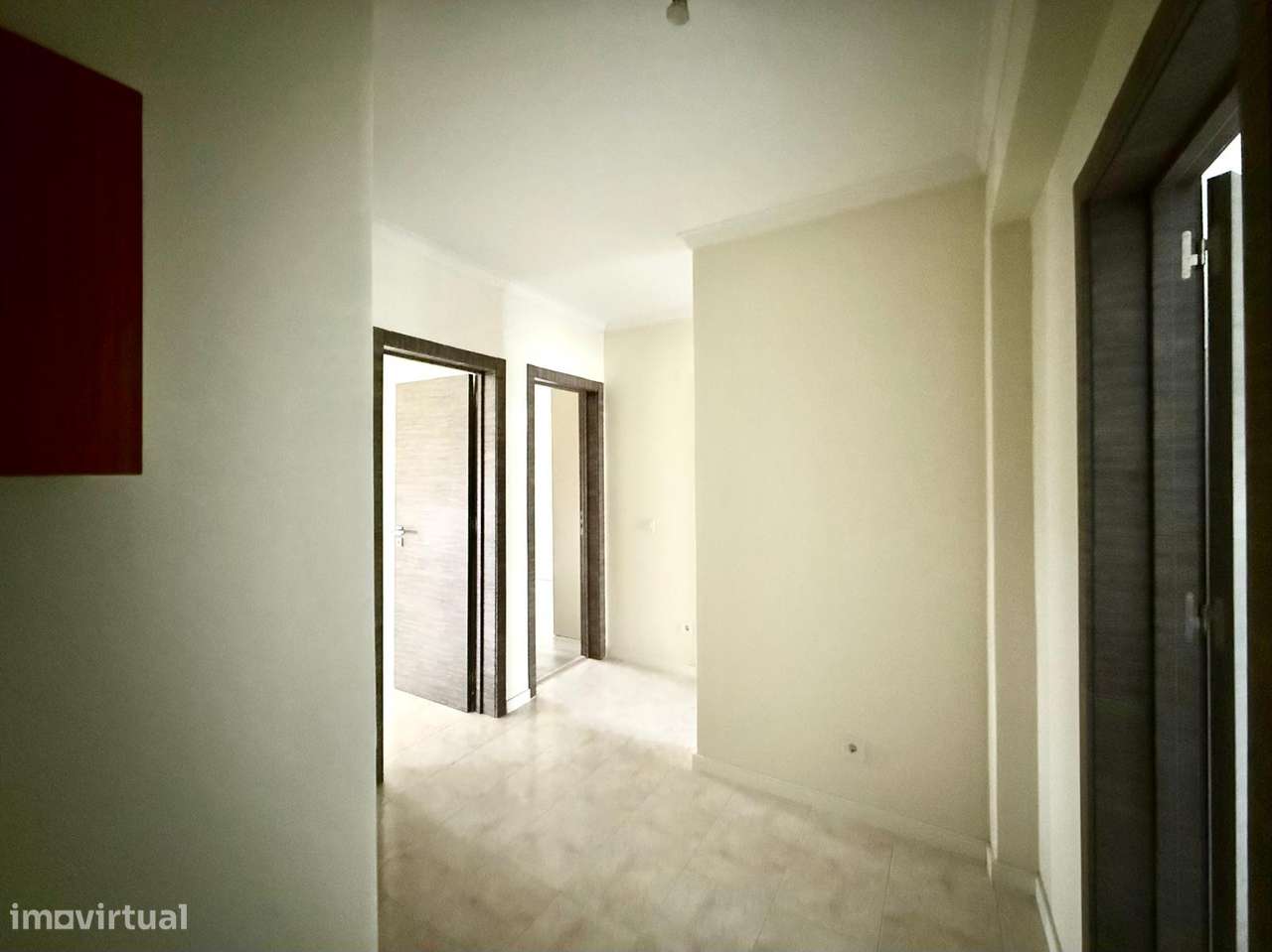 T2 renovado num prédio com elevador. - Grande imagem: 4/16