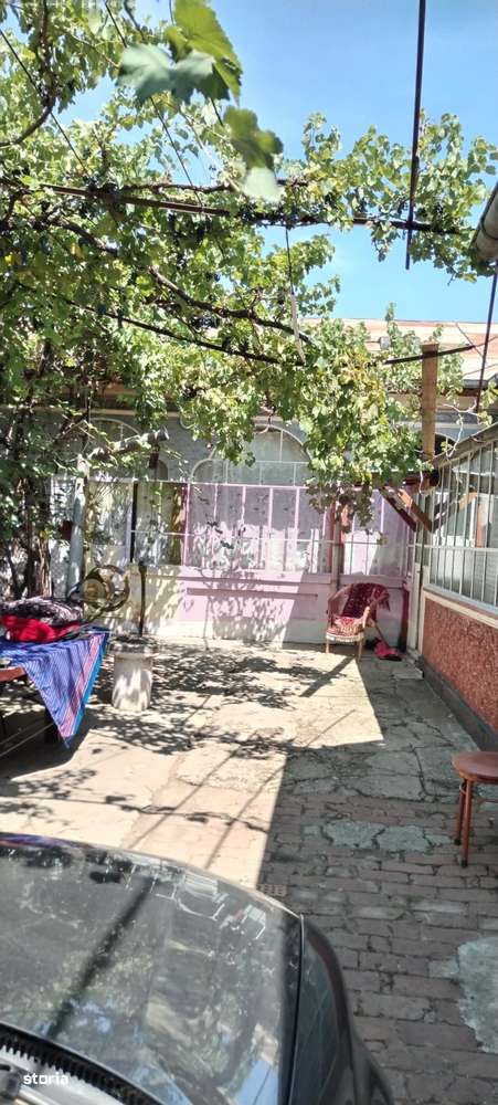 Branesti / IF - casa batraneasca din caramida cu teren de vanzare - Imagine principală: 4/20