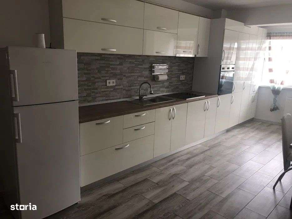 Apartament cu 3 camere, 67 mp, zona Florilor - Imagine principală: 3/8