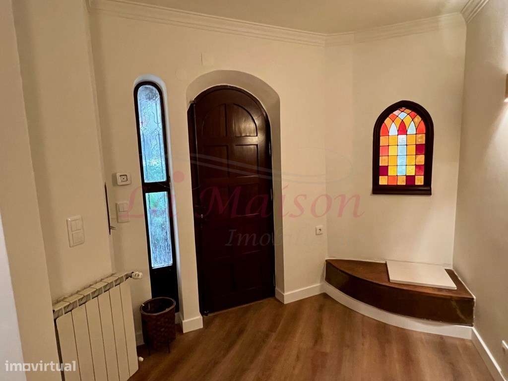 Moradia V4 Duplex no Centro de Loures-10