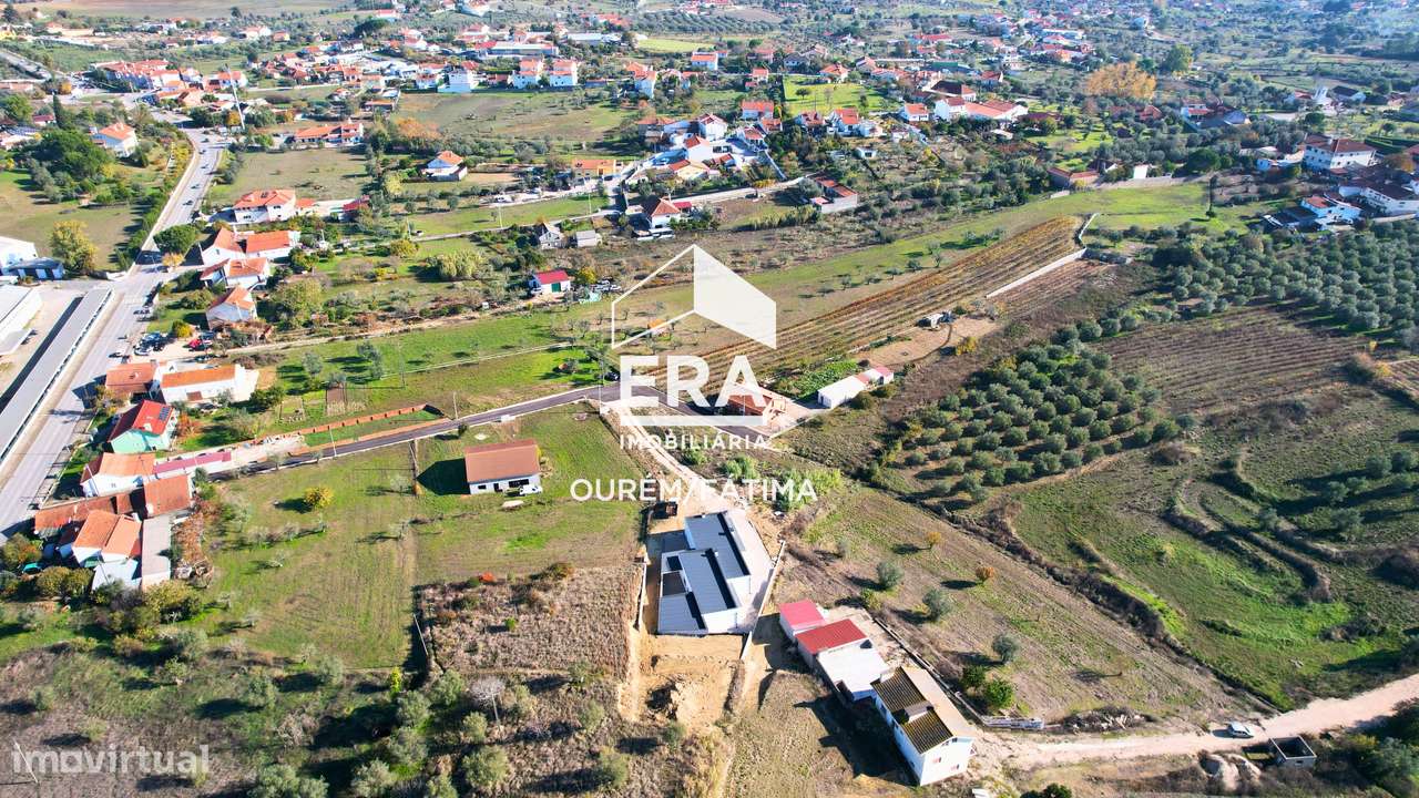 Moradia T4, térrea, em fase final de construção-25