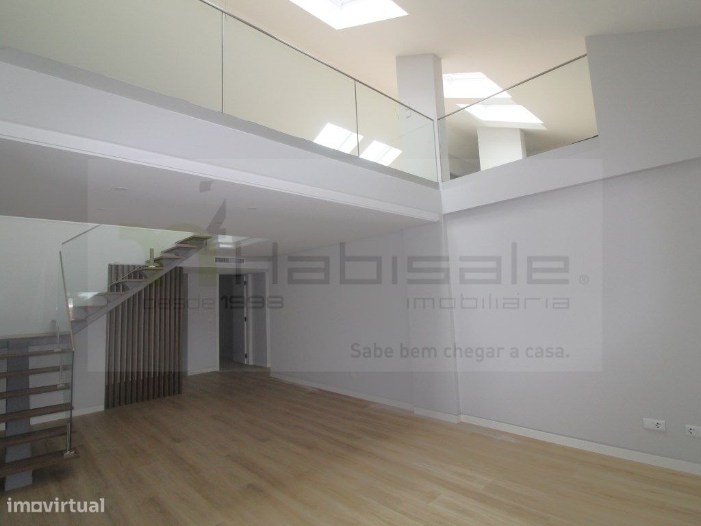 Excelente apartamento T3+1 no Centro de Carcavelos com Acabamentos ... - Grande imagem: 1/24
