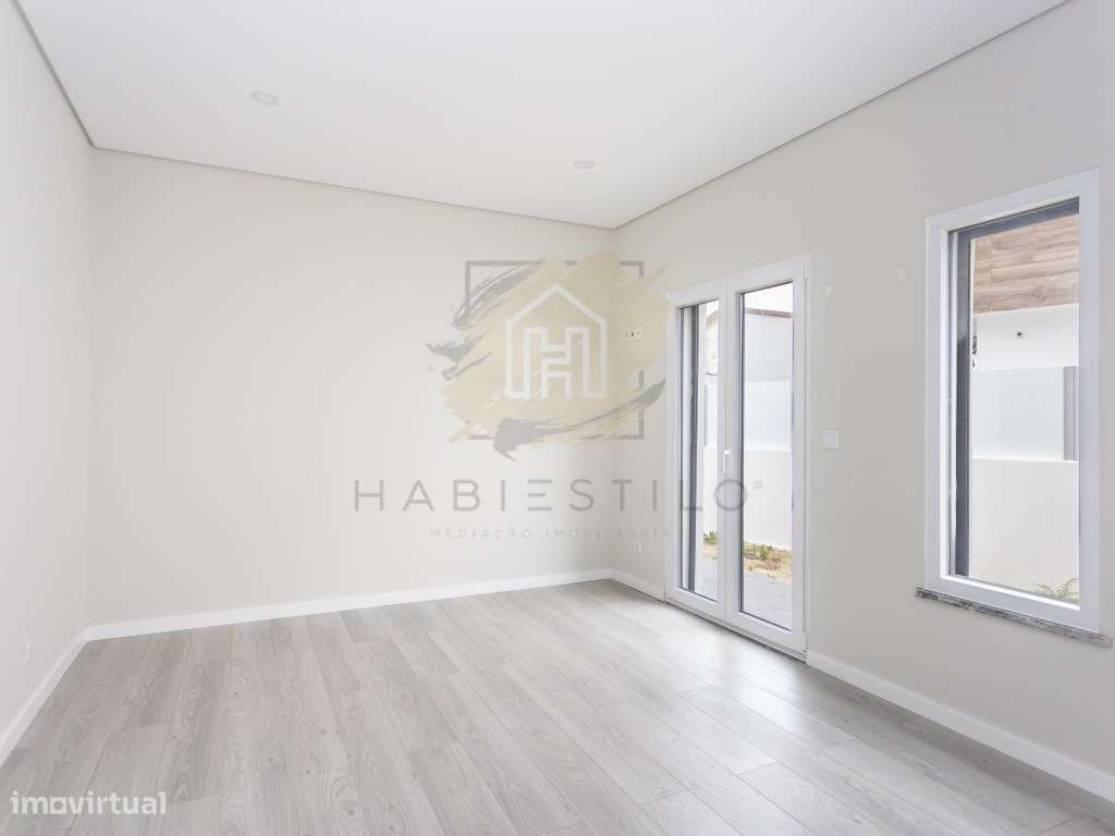 Moradia V4 nova com piscina-20