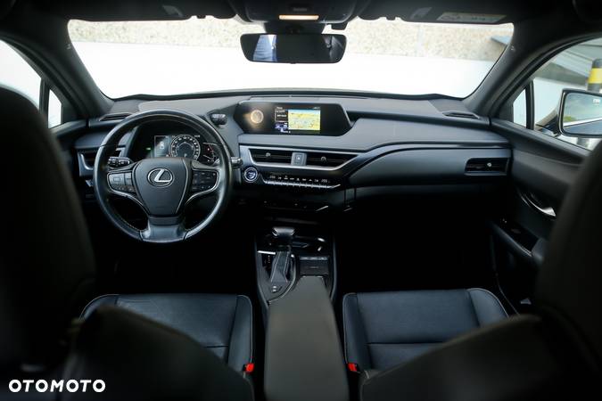 Lexus UX 250h - 29