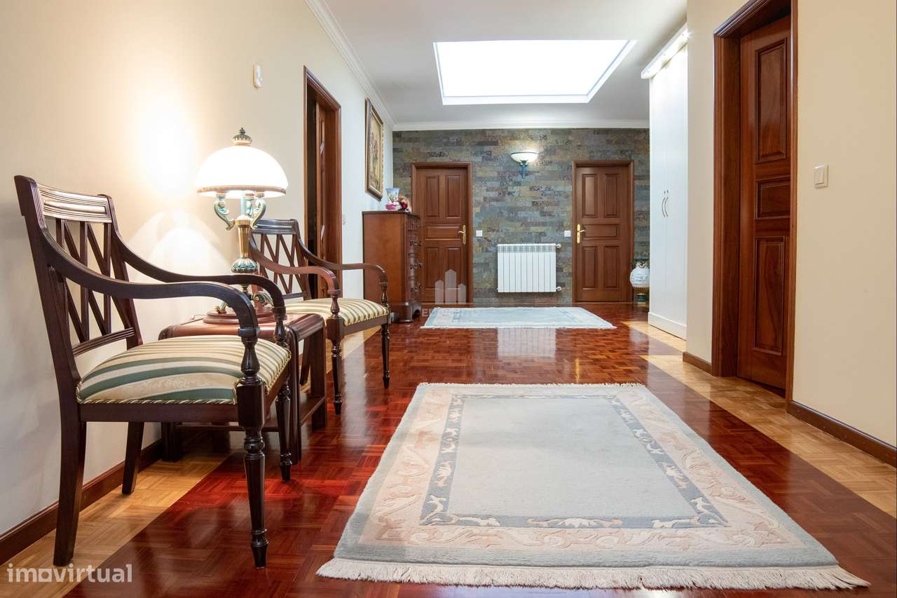 Moradia T6 Exclusiva com terreno de cerca 4.000 m² e Piscina Privada e-14