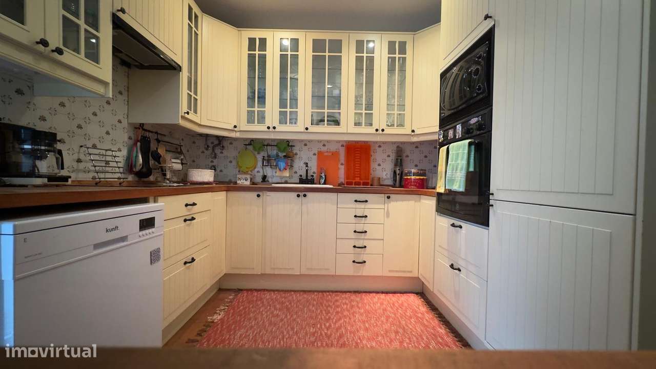 Moradia T6 - 220m2 - 3 pisos - 2 garagens - Barro - Pinheiro de Loures-13