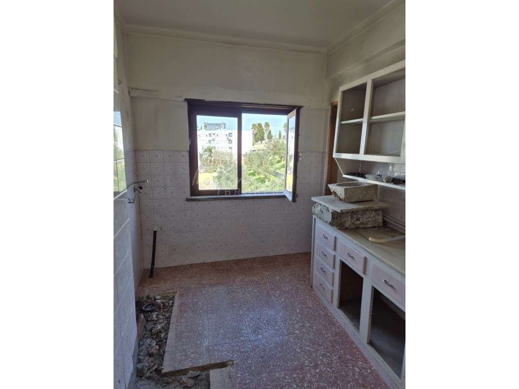 T2 em Oeiras para venda na Figueirinha-13