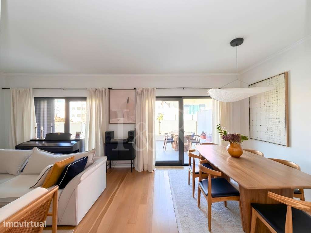 Moradia T3 renovada em condomínio com piscina no Estoril-7